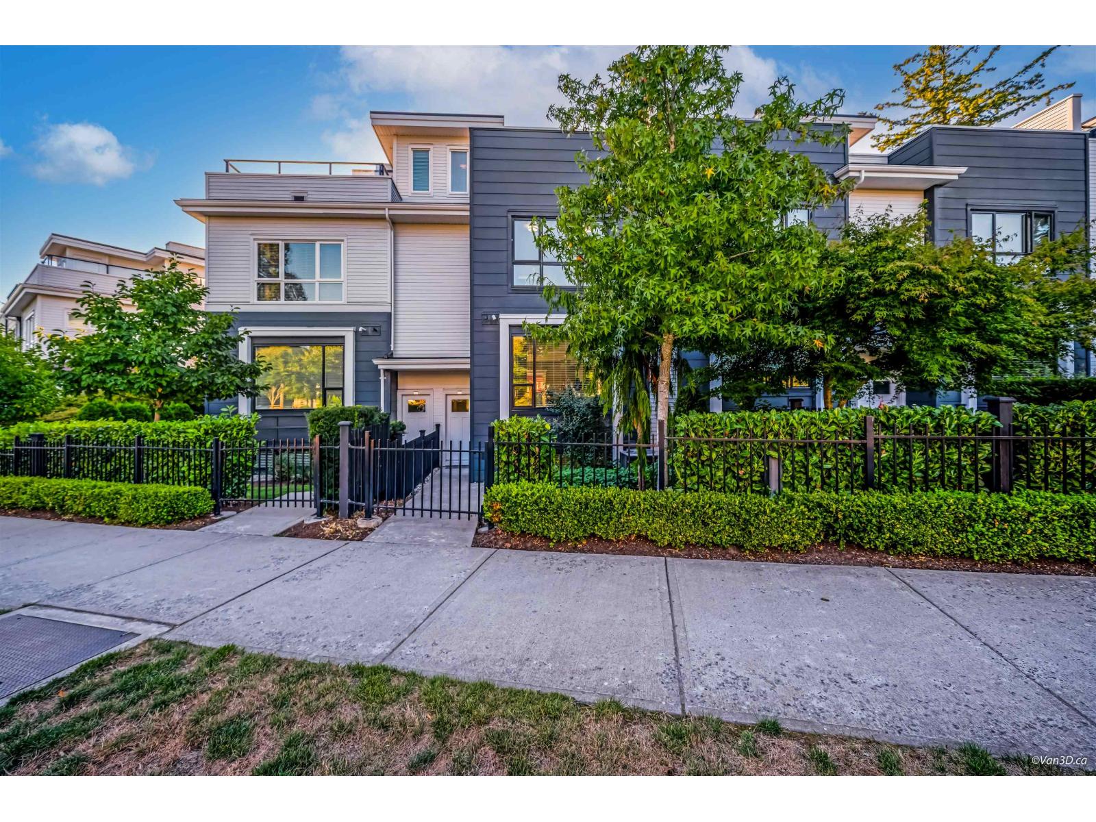 216 2277 OAK MEADOWS DRIVE, surrey, British Columbia