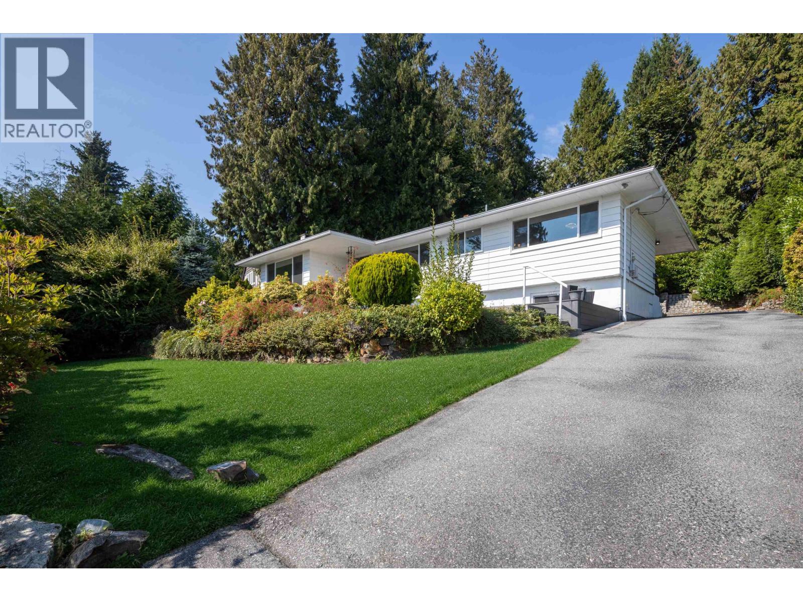 1895 Rosebery Avenue, West Vancouver, British Columbia  V7V 2Z5 - Photo 2 - R3049677