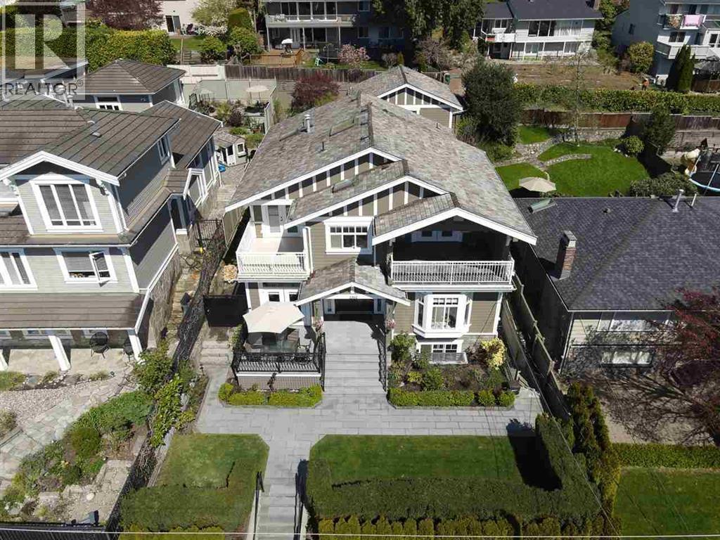 1361 LAWSON AVENUE, West Vancouver, British Columbia