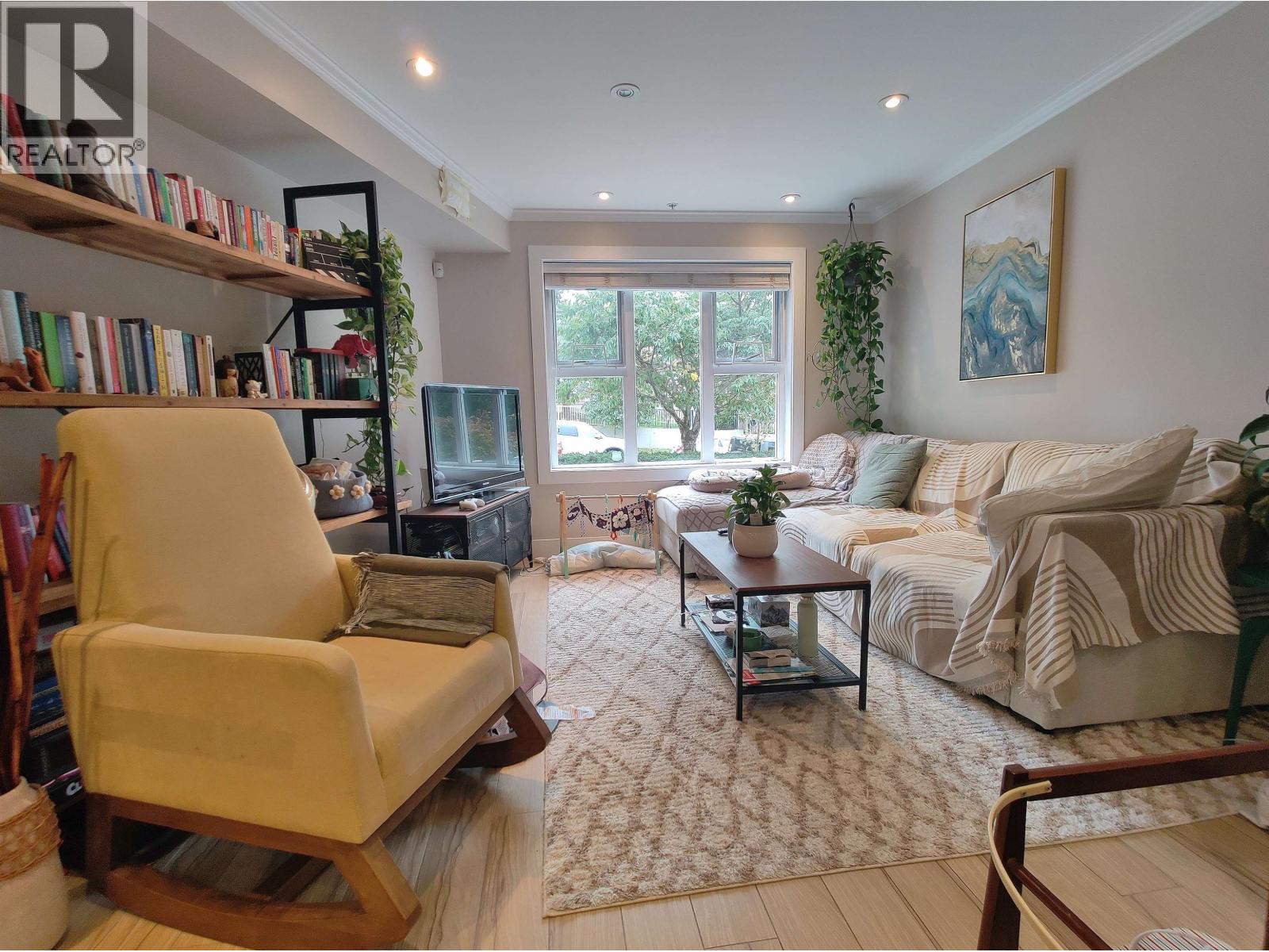 2055 Triumph Street, Vancouver, British Columbia  V5L 1K7 - Photo 2 - R3053208