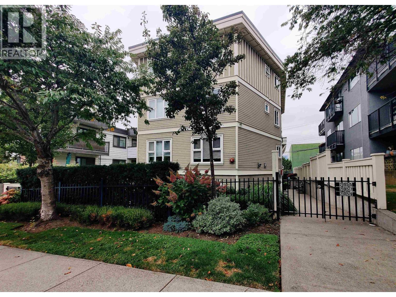 2055 Triumph Street, Vancouver, British Columbia  V5L 1K7 - Photo 1 - R3053208