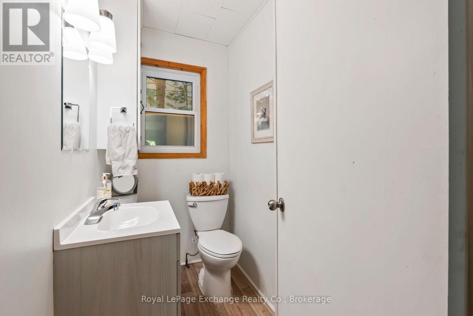 10 Edgemere Avenue, Kincardine, Ontario  N2Z 2X6 - Photo 11 - X12433675