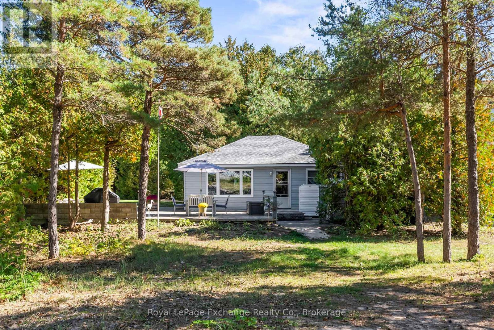 10 Edgemere Avenue, Kincardine, Ontario  N2Z 2X6 - Photo 2 - X12433675