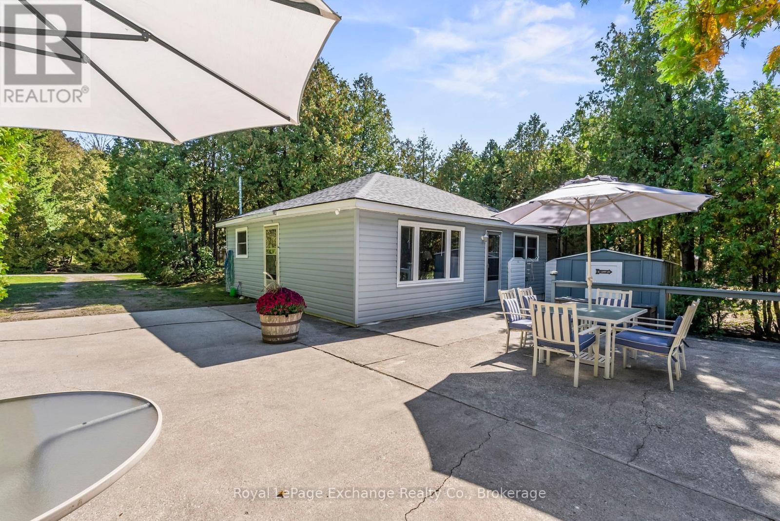 10 Edgemere Avenue, Kincardine, Ontario  N2Z 2X6 - Photo 3 - X12433675