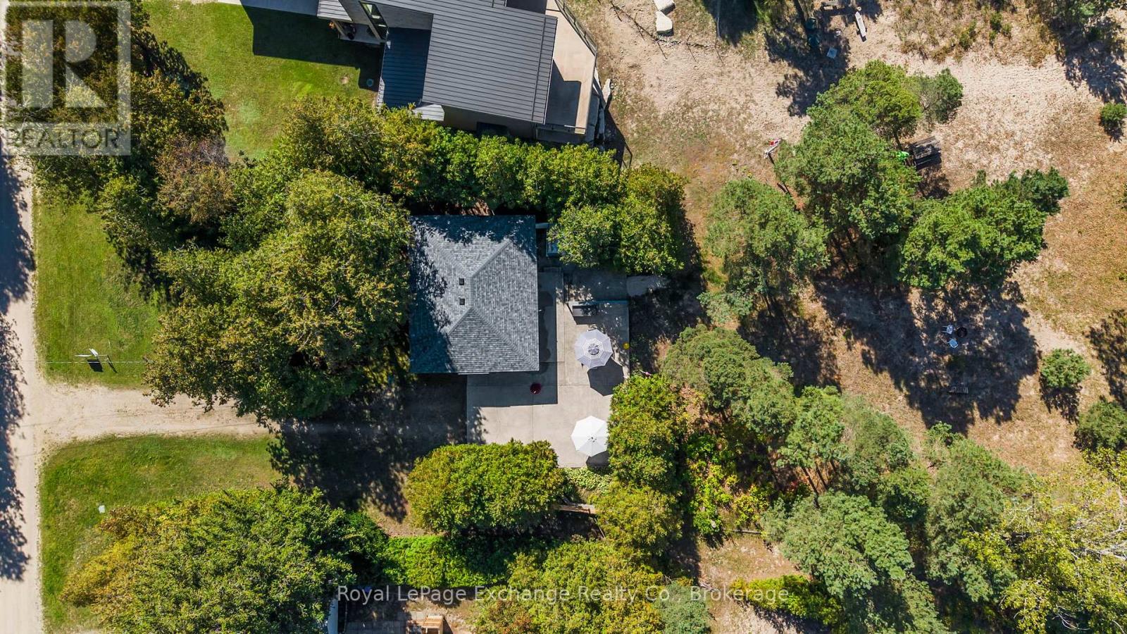 10 Edgemere Avenue, Kincardine, Ontario  N2Z 2X6 - Photo 4 - X12433675