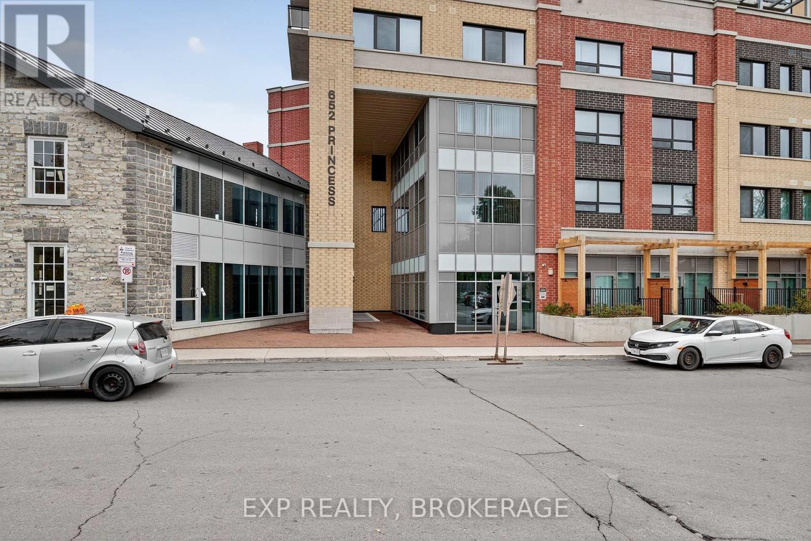 407 - 652 Princess Street, Kingston, Ontario  K7L 1E5 - Photo 2 - X12433653
