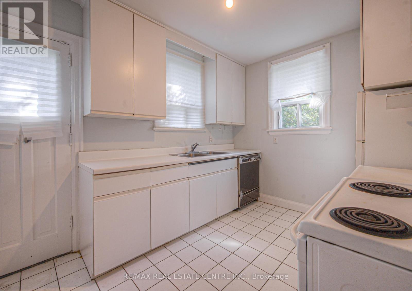 77 Emerson Street, Hamilton, Ontario  L8S 2X5 - Photo 17 - X12430739