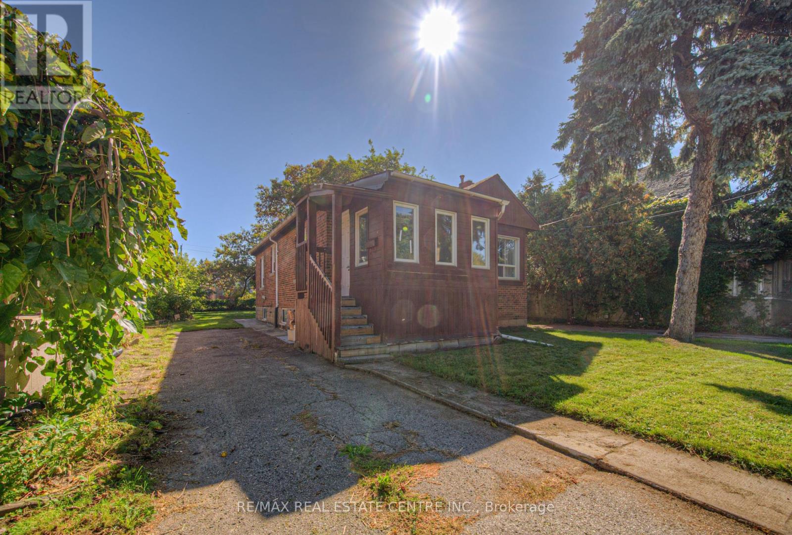 77 Emerson Street, Hamilton, Ontario  L8S 2X5 - Photo 3 - X12430739
