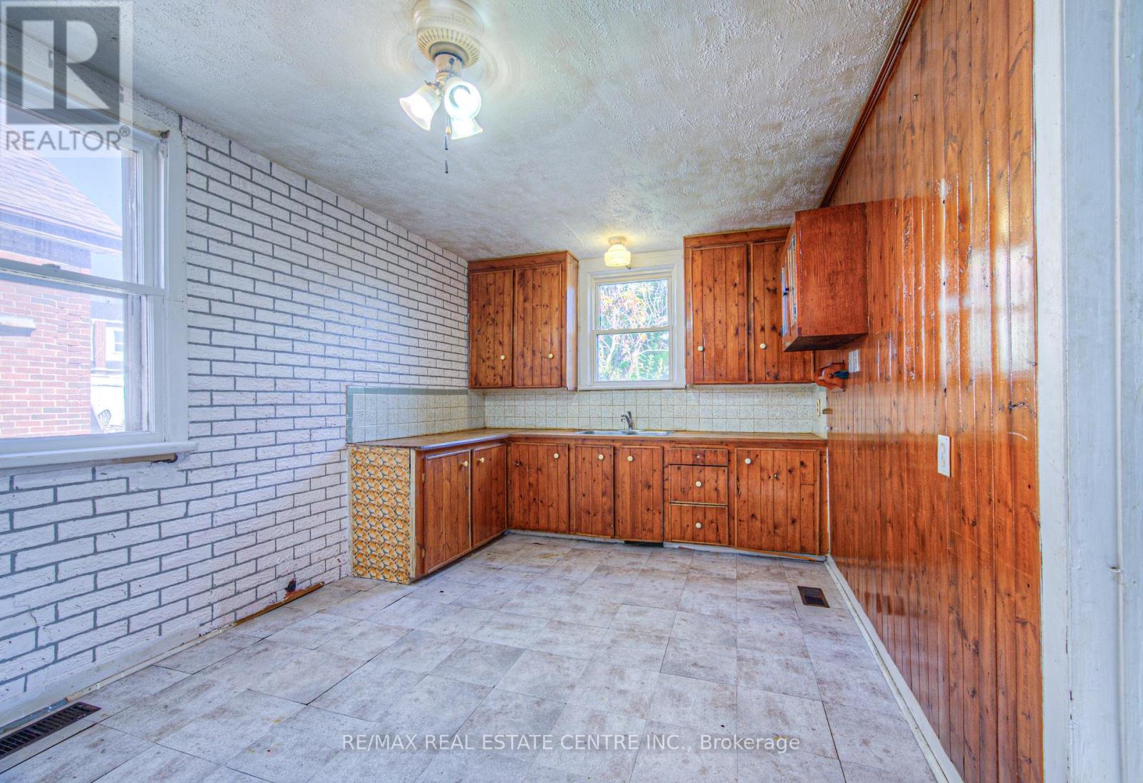 20 Beatty Avenue, Hamilton, Ontario  L8H 3P4 - Photo 10 - X12430745