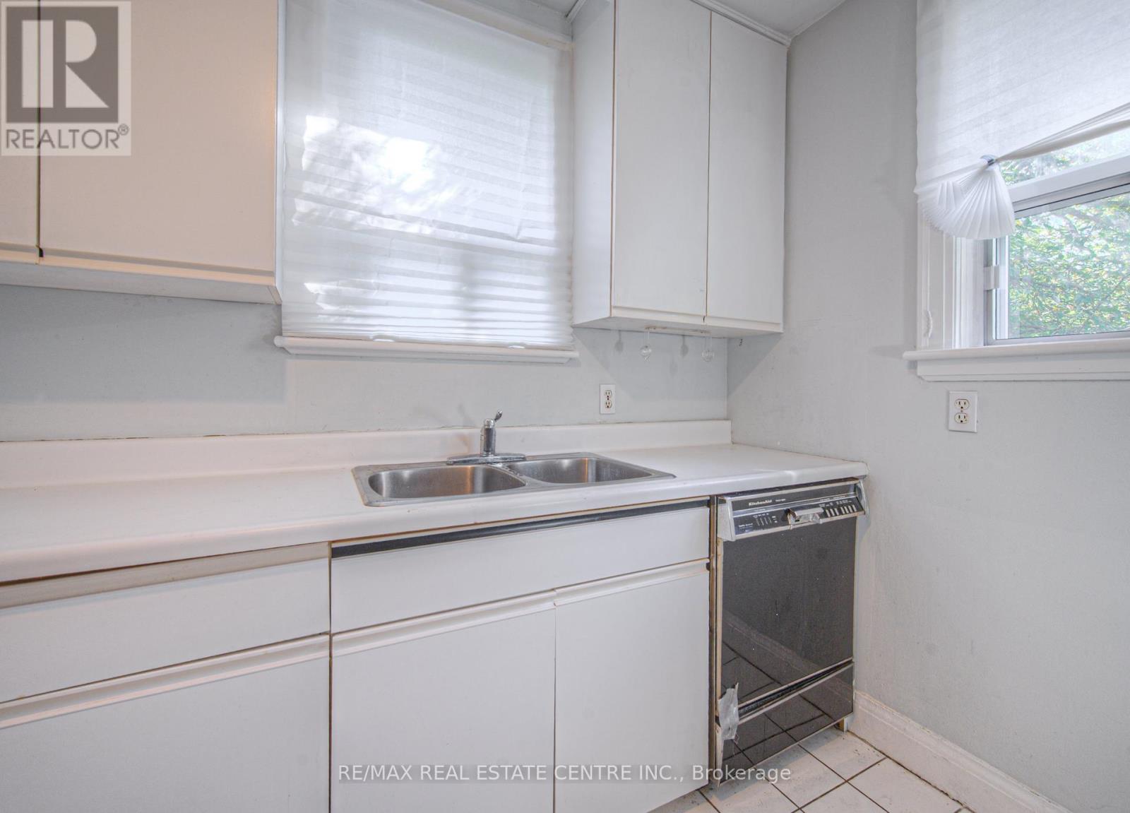 77 Emerson Street, Hamilton, Ontario  L8S 2X5 - Photo 20 - X12430739