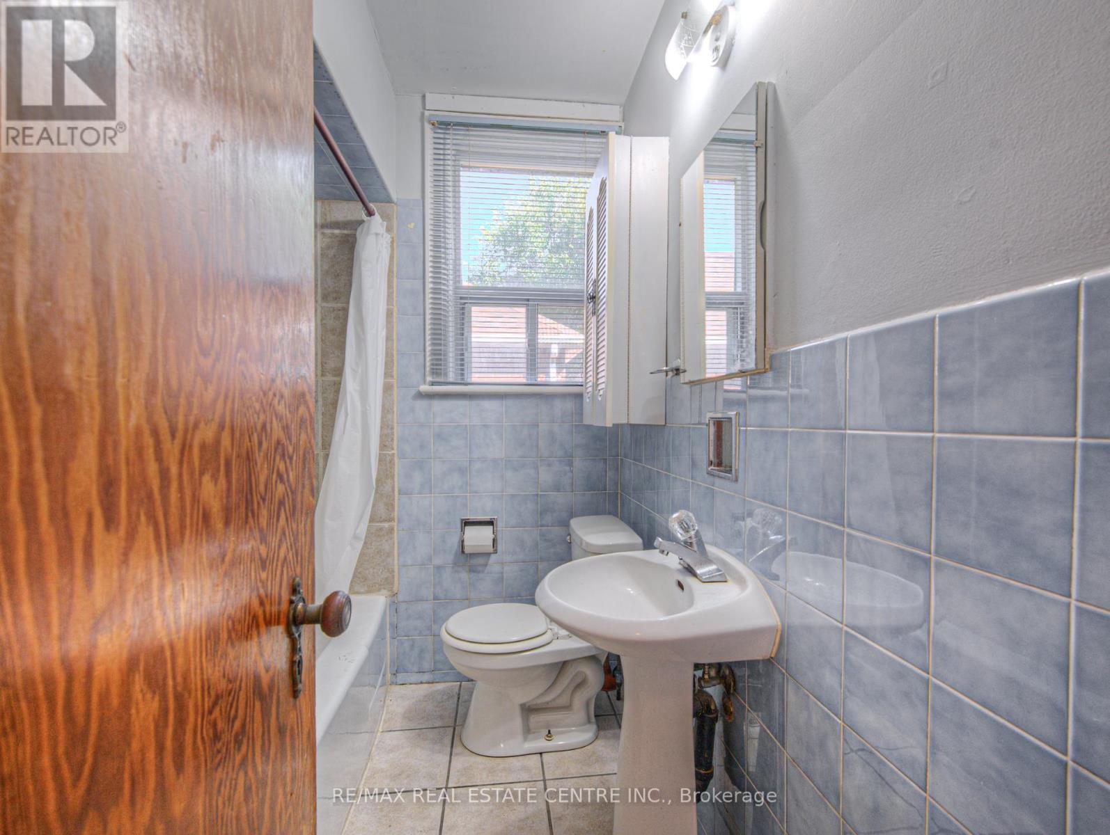 77 Emerson Street, Hamilton, Ontario  L8S 2X5 - Photo 15 - X12430739