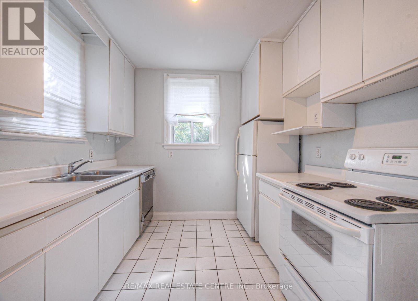 77 Emerson Street, Hamilton, Ontario  L8S 2X5 - Photo 18 - X12430739