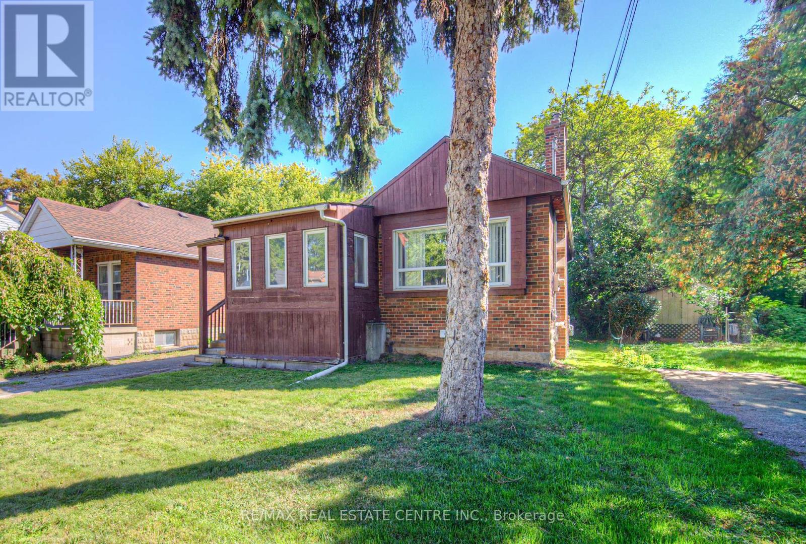77 Emerson Street, Hamilton, Ontario  L8S 2X5 - Photo 4 - X12430739