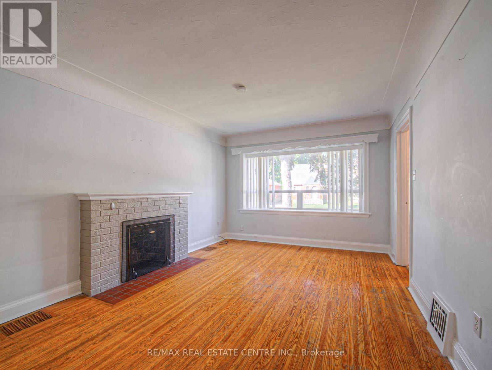 77 Emerson Street, Hamilton, Ontario  L8S 2X5 - Photo 9 - X12430739