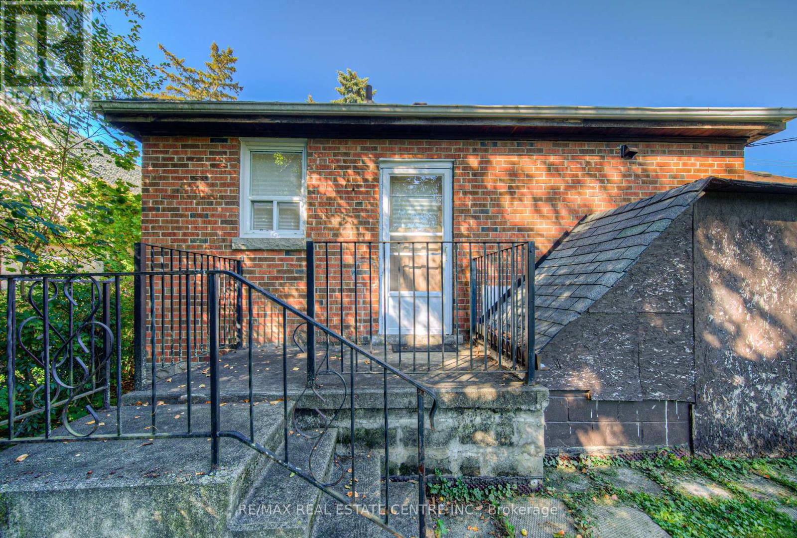 77 Emerson Street, Hamilton, Ontario  L8S 2X5 - Photo 5 - X12430739