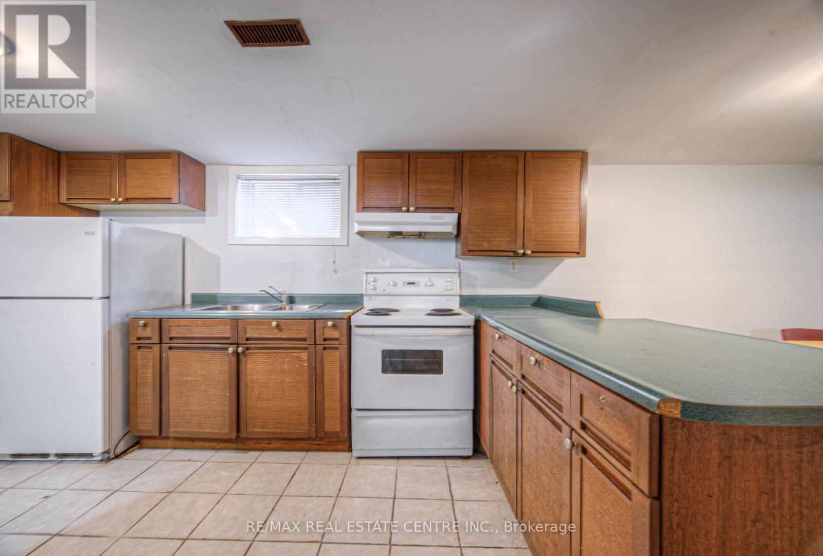 77 Emerson Street, Hamilton, Ontario  L8S 2X5 - Photo 29 - X12430739
