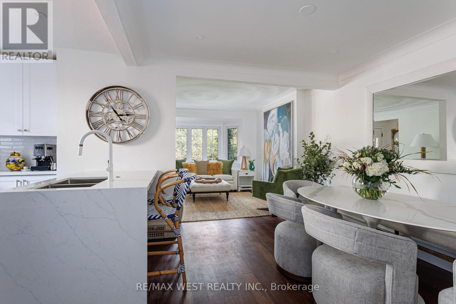 12 Brentwood Road S, Toronto, Ontario  M8Z 3N2 - Photo 6 - W12421362