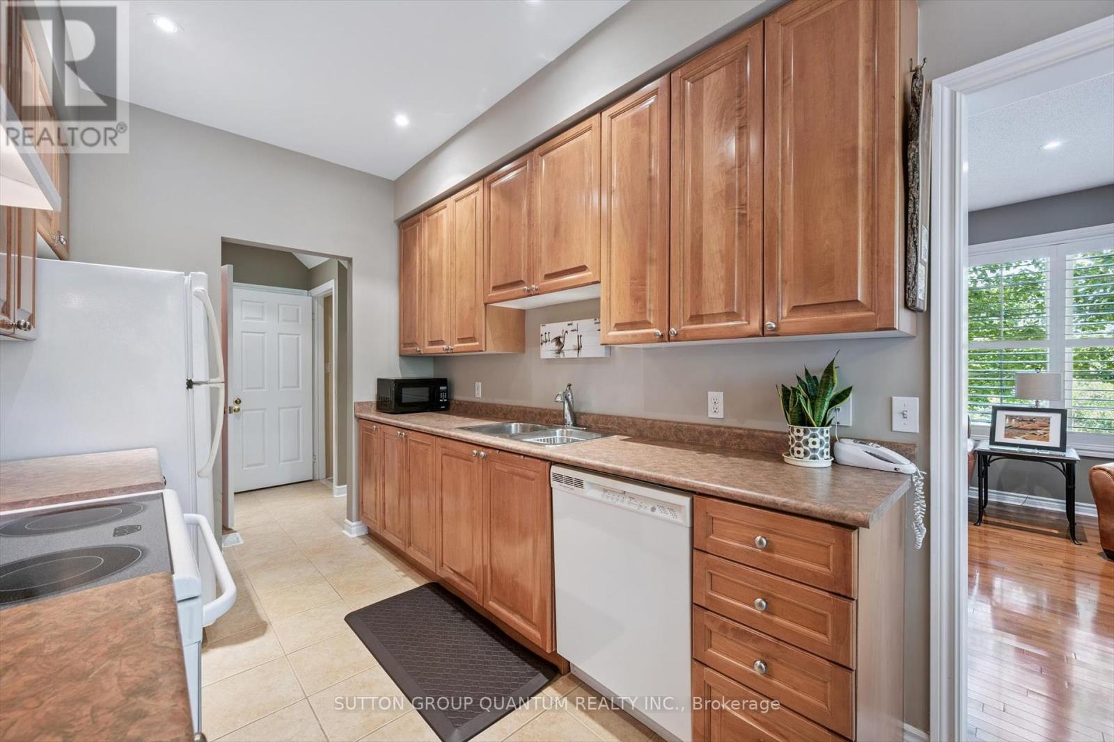 33 - 300 Ravineview Way, Oakville, Ontario  L6H 7J1 - Photo 15 - W12425626