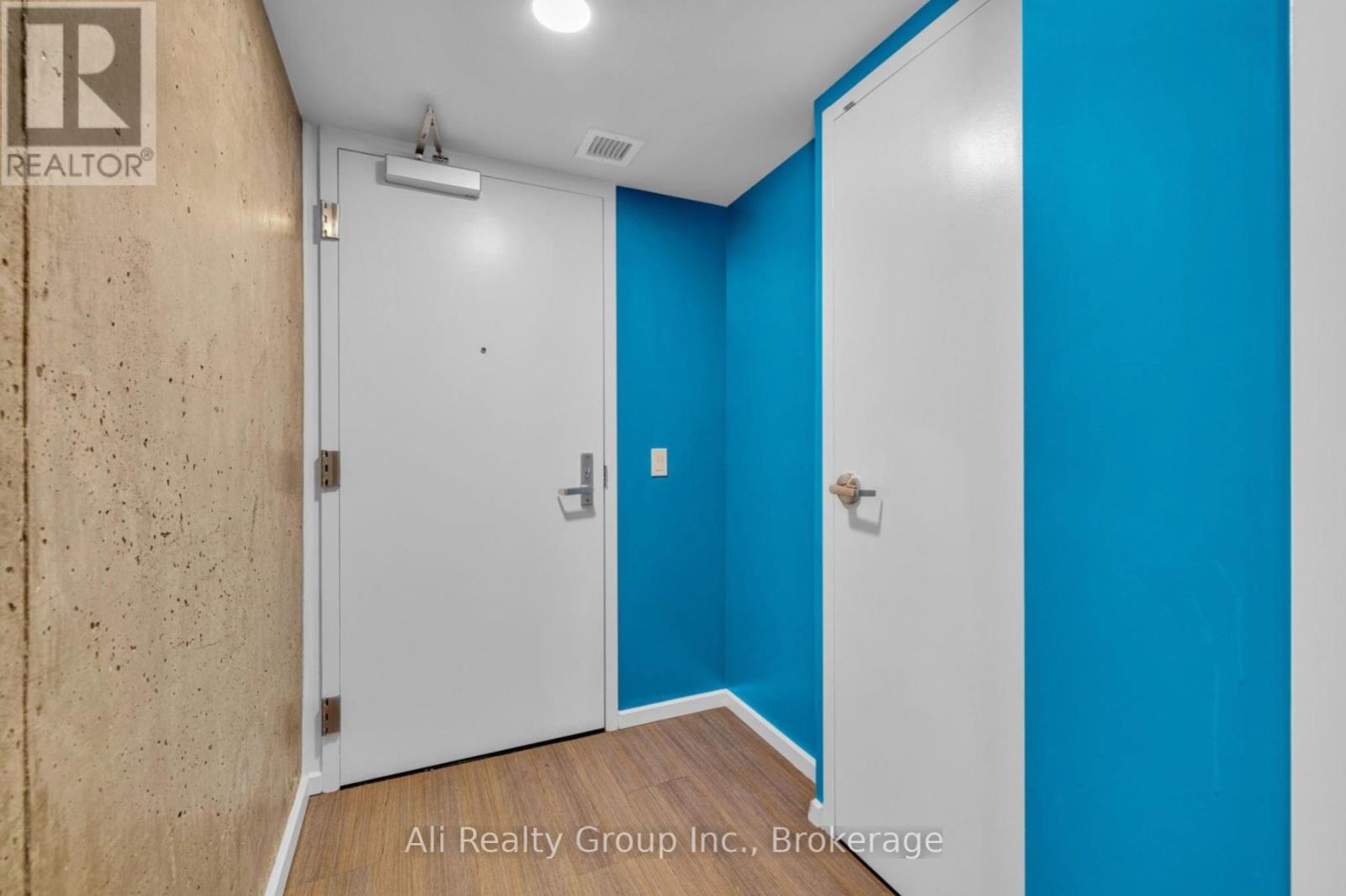1618 - 105 Champagne Avenue S, Ottawa, Ontario  K1S 5E5 - Photo 2 - X12433669