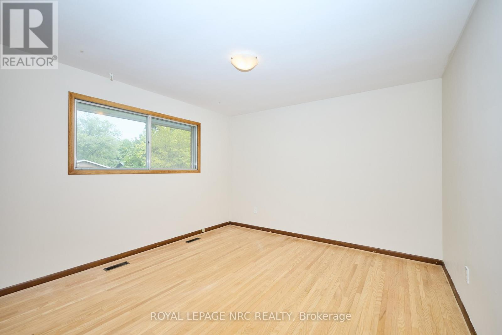 17 Alan Crescent, Pelham (Fonthill), Ontario  L0S 1E0 - Photo 15 - X12433674