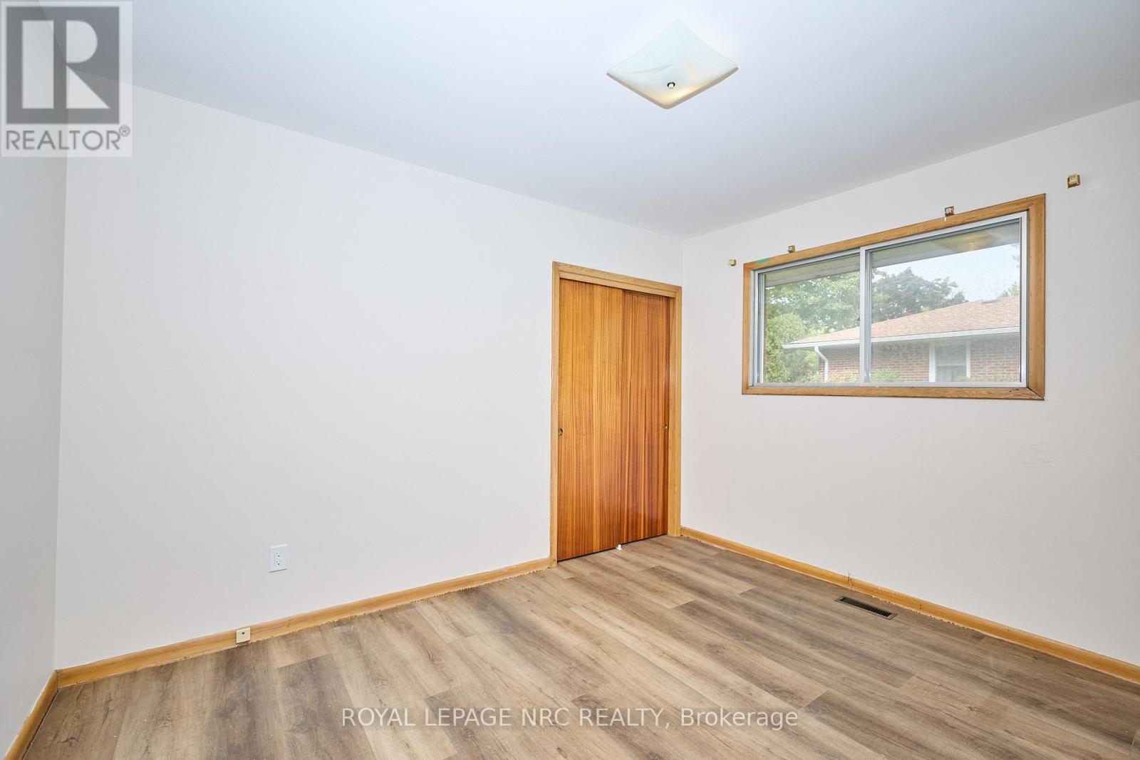 17 Alan Crescent, Pelham (Fonthill), Ontario  L0S 1E0 - Photo 16 - X12433674