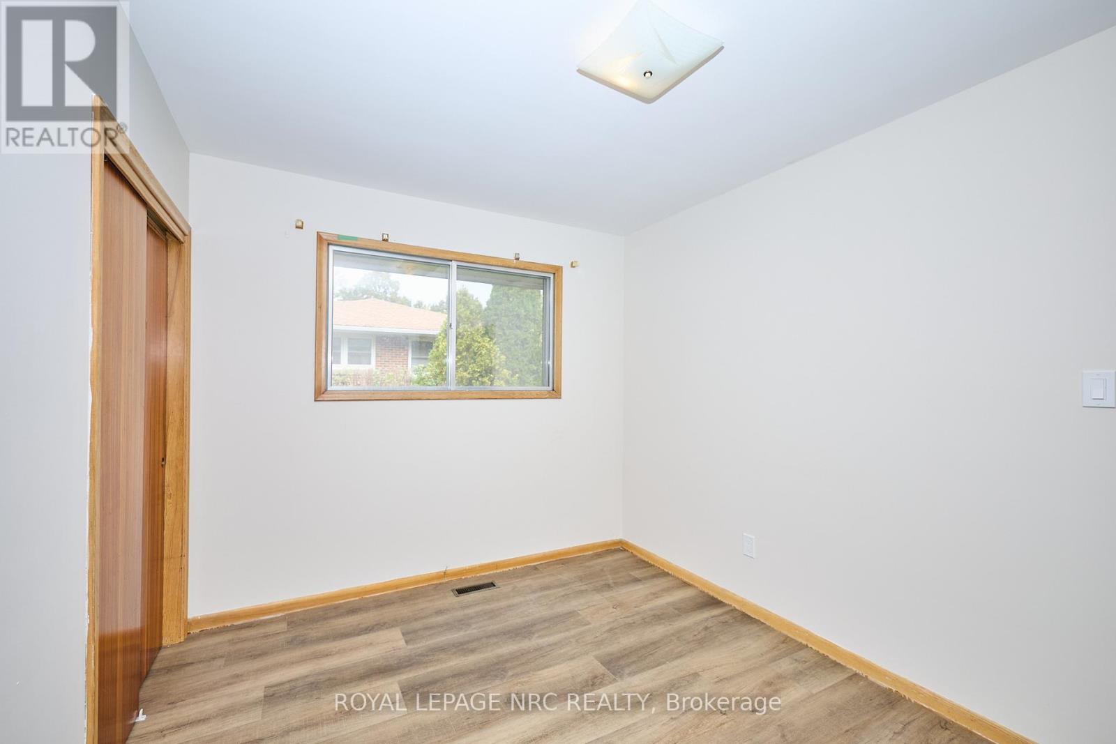 17 Alan Crescent, Pelham (Fonthill), Ontario  L0S 1E0 - Photo 17 - X12433674