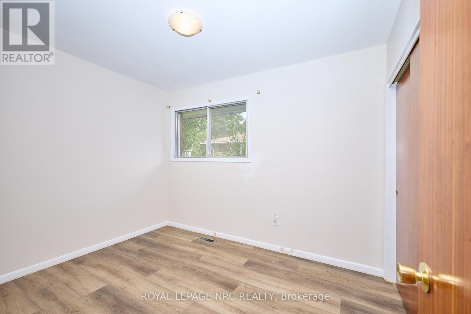 17 Alan Crescent, Pelham (Fonthill), Ontario  L0S 1E0 - Photo 18 - X12433674