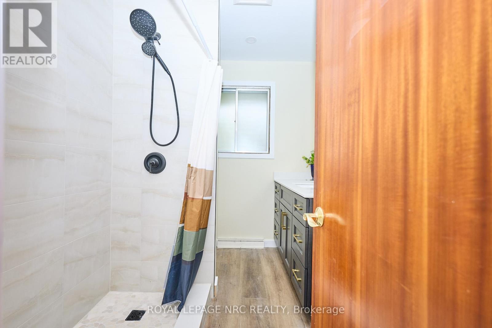 17 Alan Crescent, Pelham (Fonthill), Ontario  L0S 1E0 - Photo 20 - X12433674