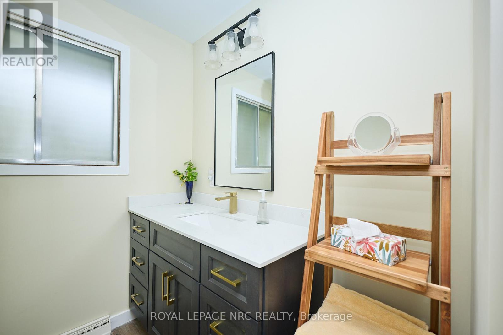 17 Alan Crescent, Pelham (Fonthill), Ontario  L0S 1E0 - Photo 21 - X12433674