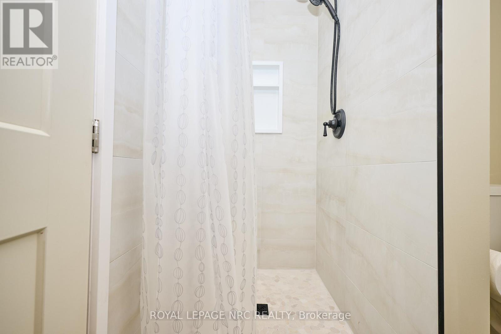 17 Alan Crescent, Pelham (Fonthill), Ontario  L0S 1E0 - Photo 26 - X12433674