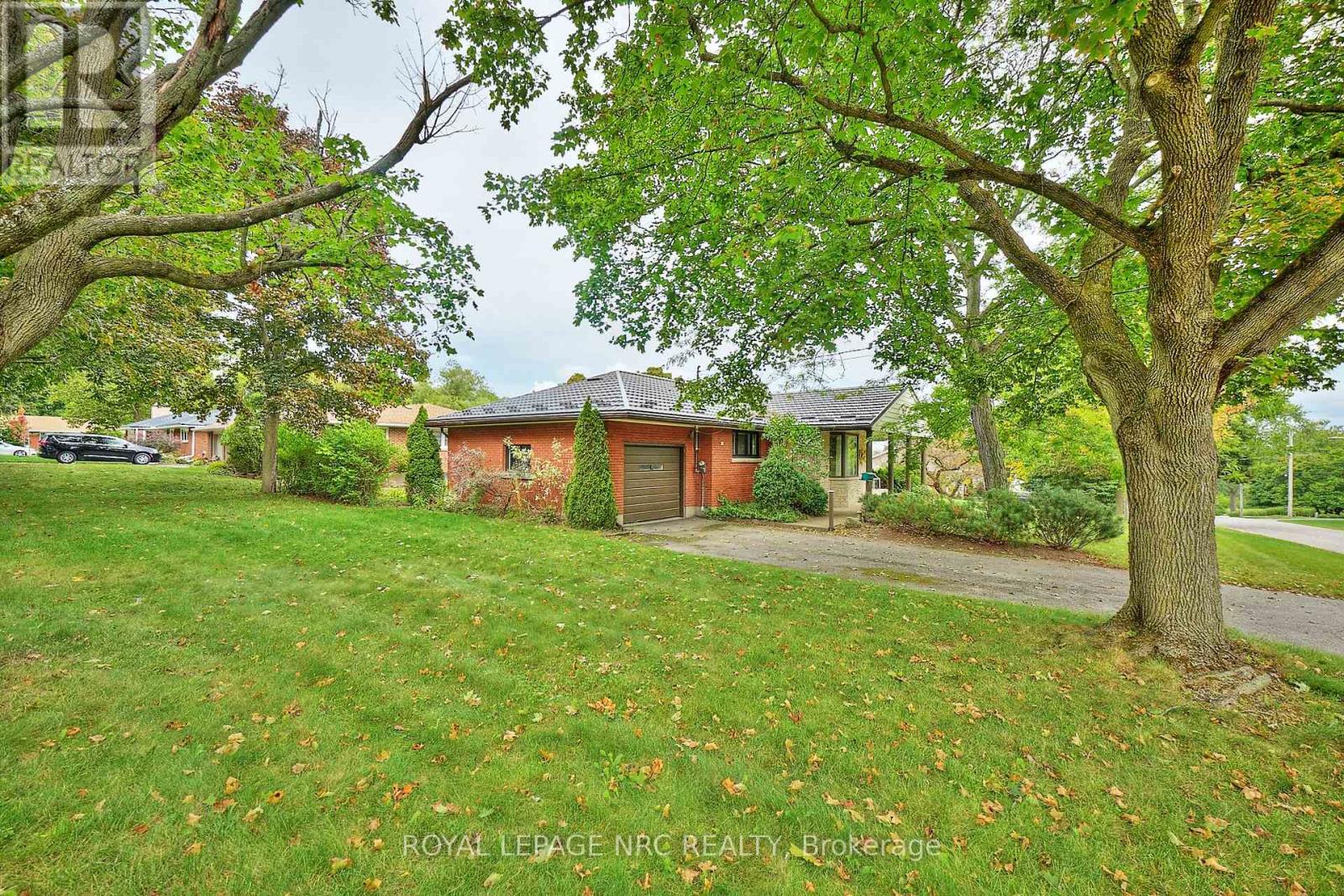 17 Alan Crescent, Pelham (Fonthill), Ontario  L0S 1E0 - Photo 35 - X12433674
