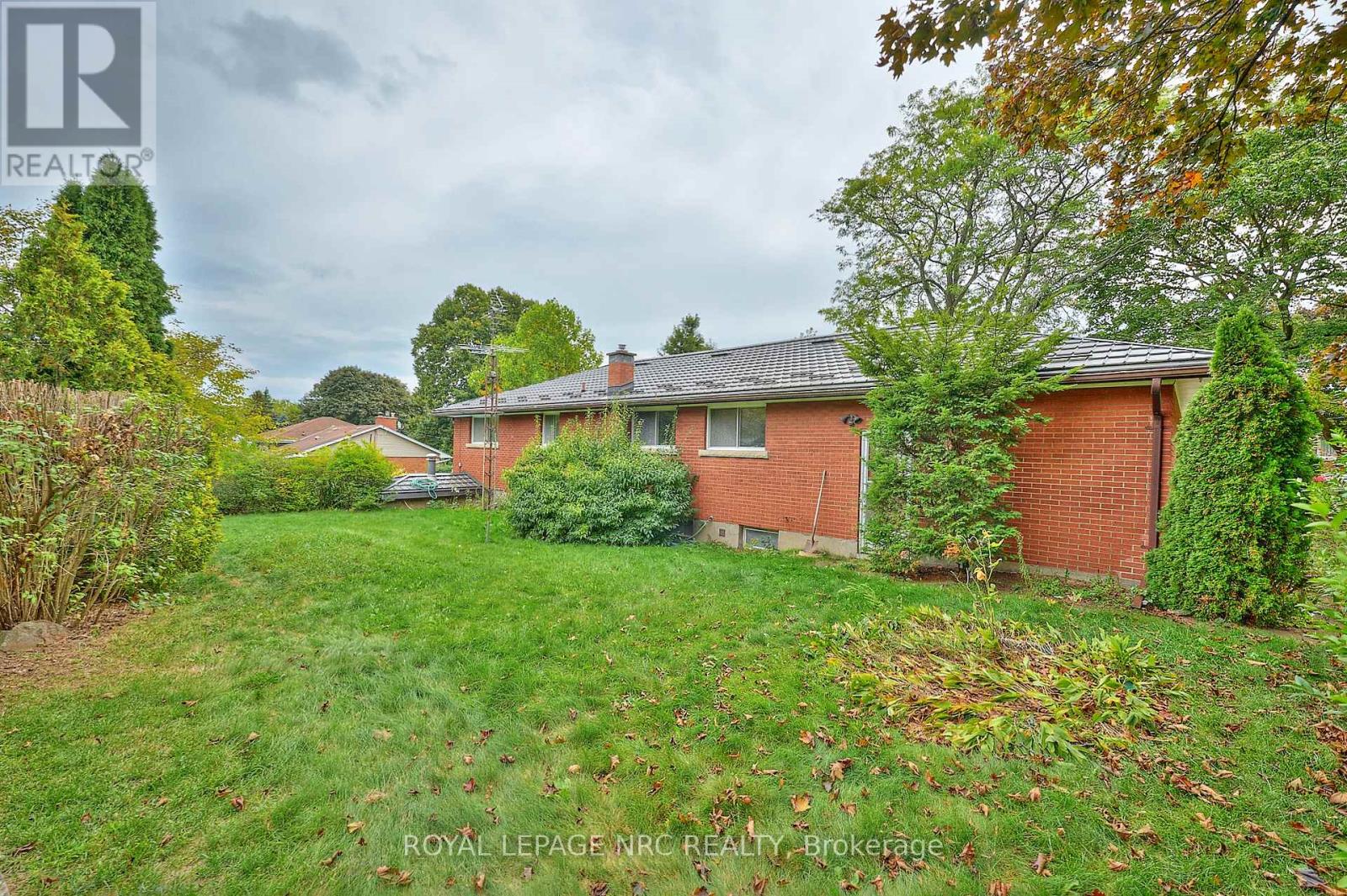 17 Alan Crescent, Pelham (Fonthill), Ontario  L0S 1E0 - Photo 36 - X12433674
