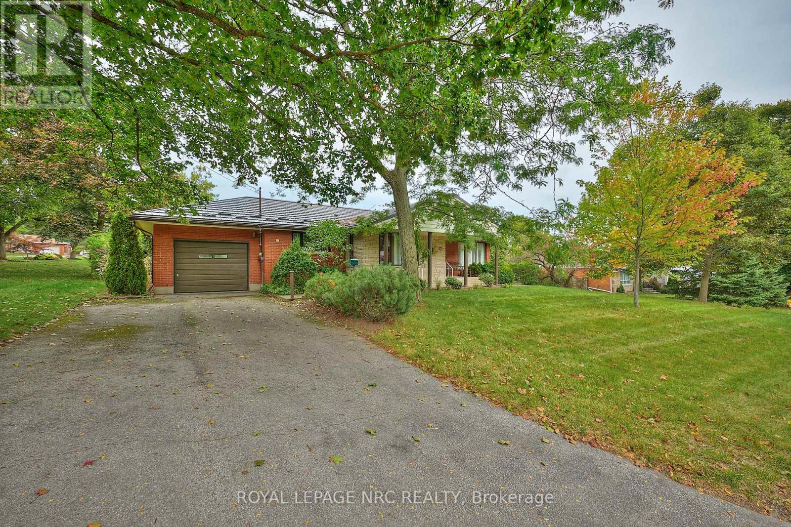 17 Alan Crescent, Pelham (Fonthill), Ontario  L0S 1E0 - Photo 37 - X12433674