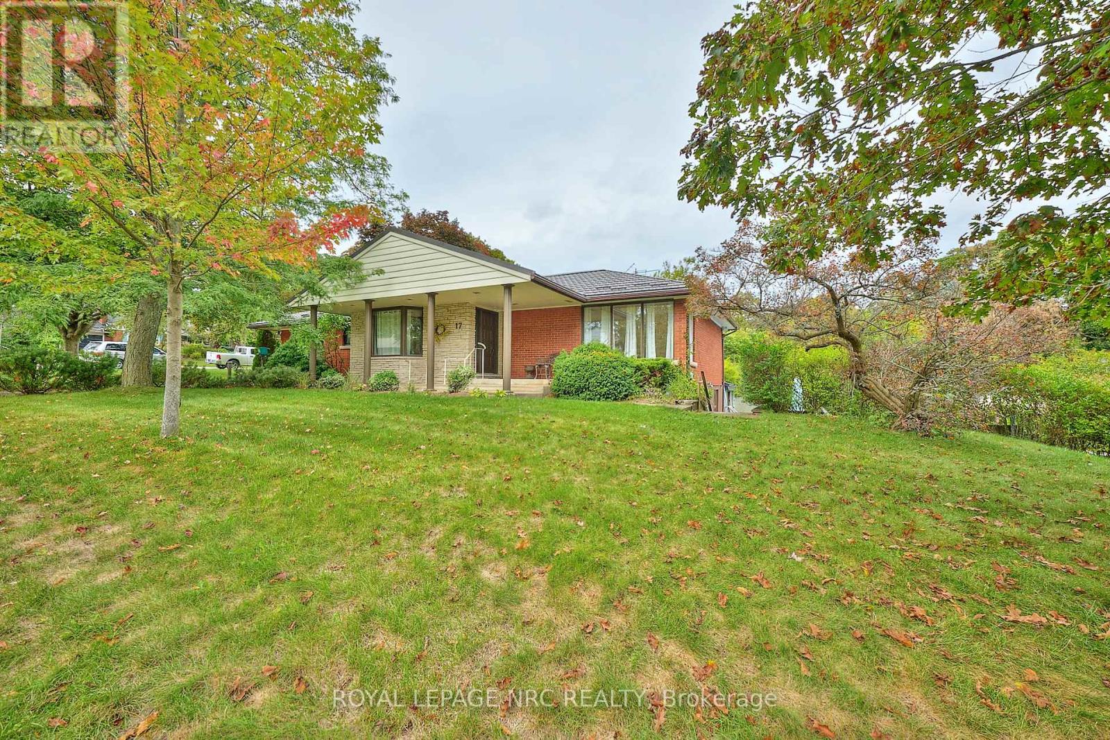 17 Alan Crescent, Pelham (Fonthill), Ontario  L0S 1E0 - Photo 38 - X12433674