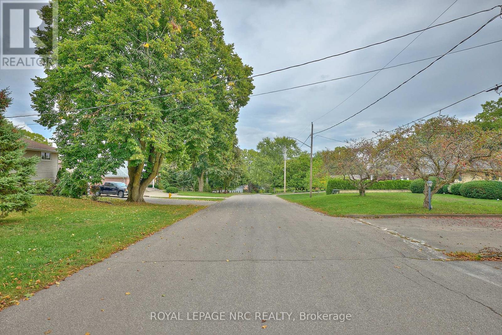 17 Alan Crescent, Pelham (Fonthill), Ontario  L0S 1E0 - Photo 39 - X12433674