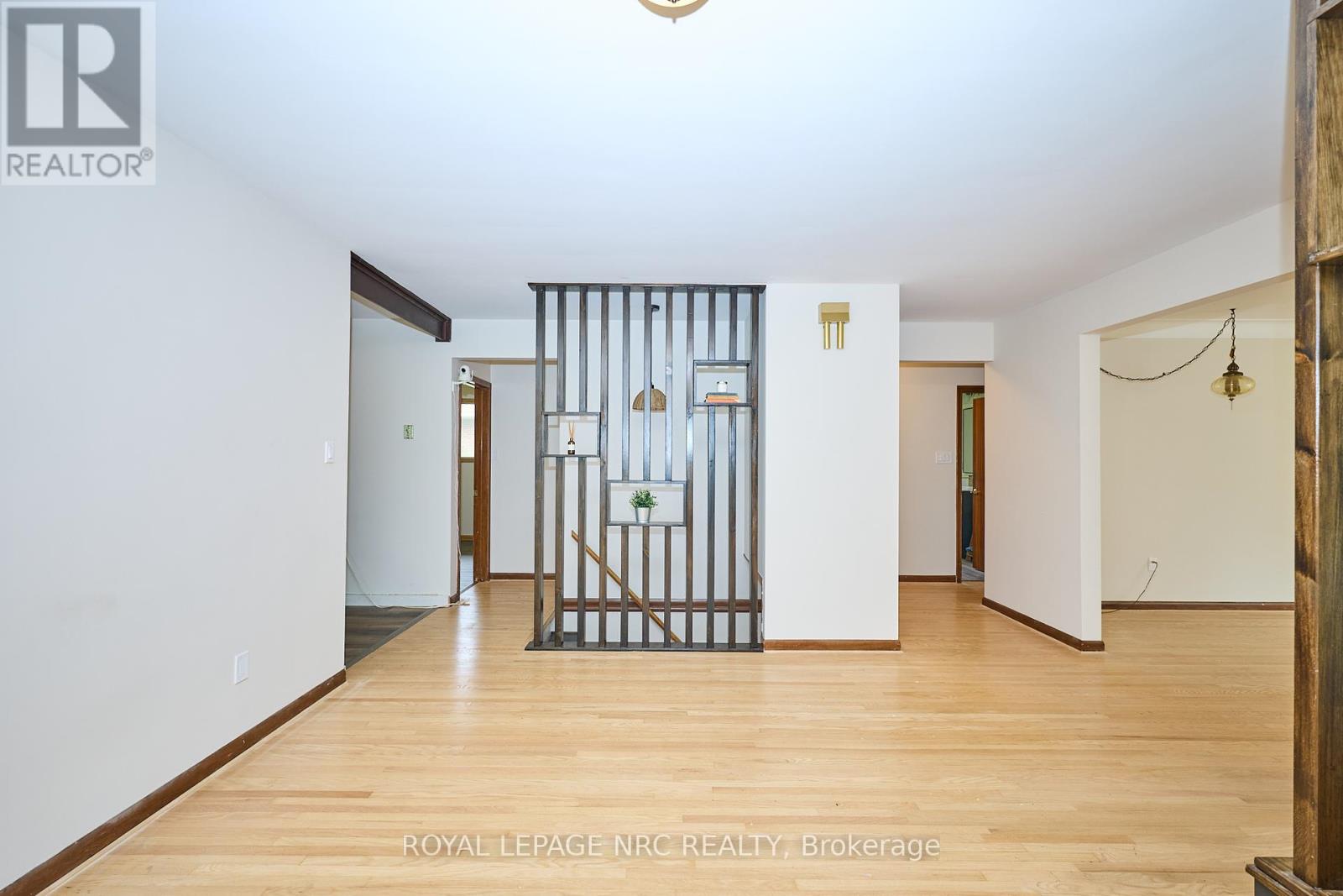 17 Alan Crescent, Pelham (Fonthill), Ontario  L0S 1E0 - Photo 6 - X12433674