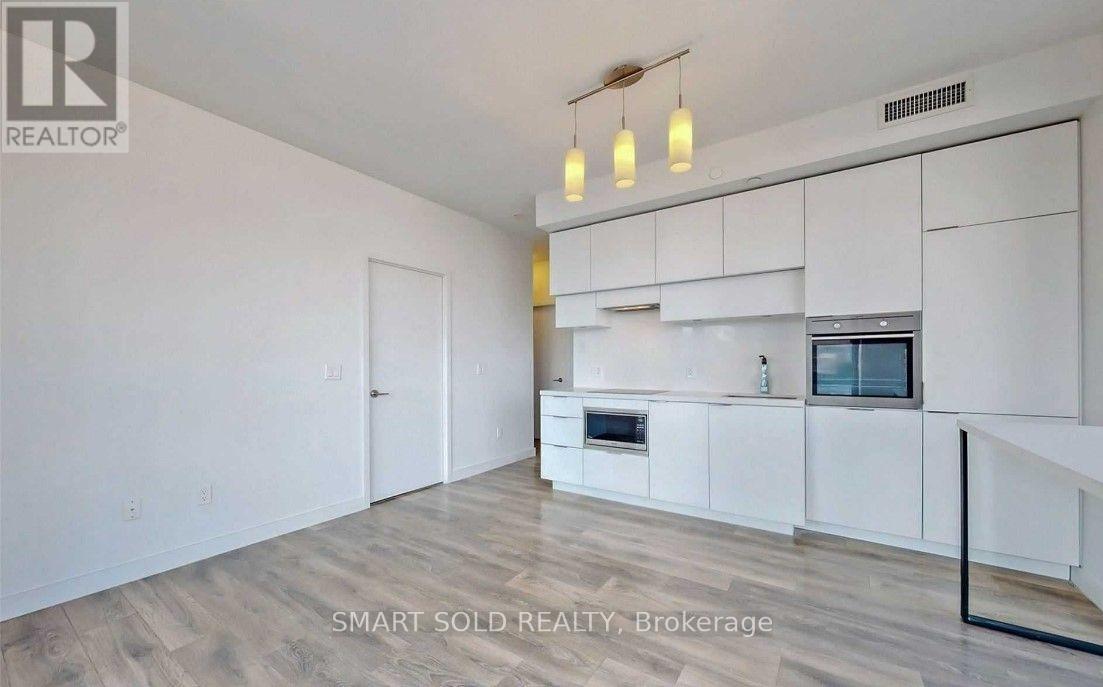 1011 - 8 Eglinton Avenue E, Toronto, Ontario  M4P 0C1 - Photo 2 - C12433679