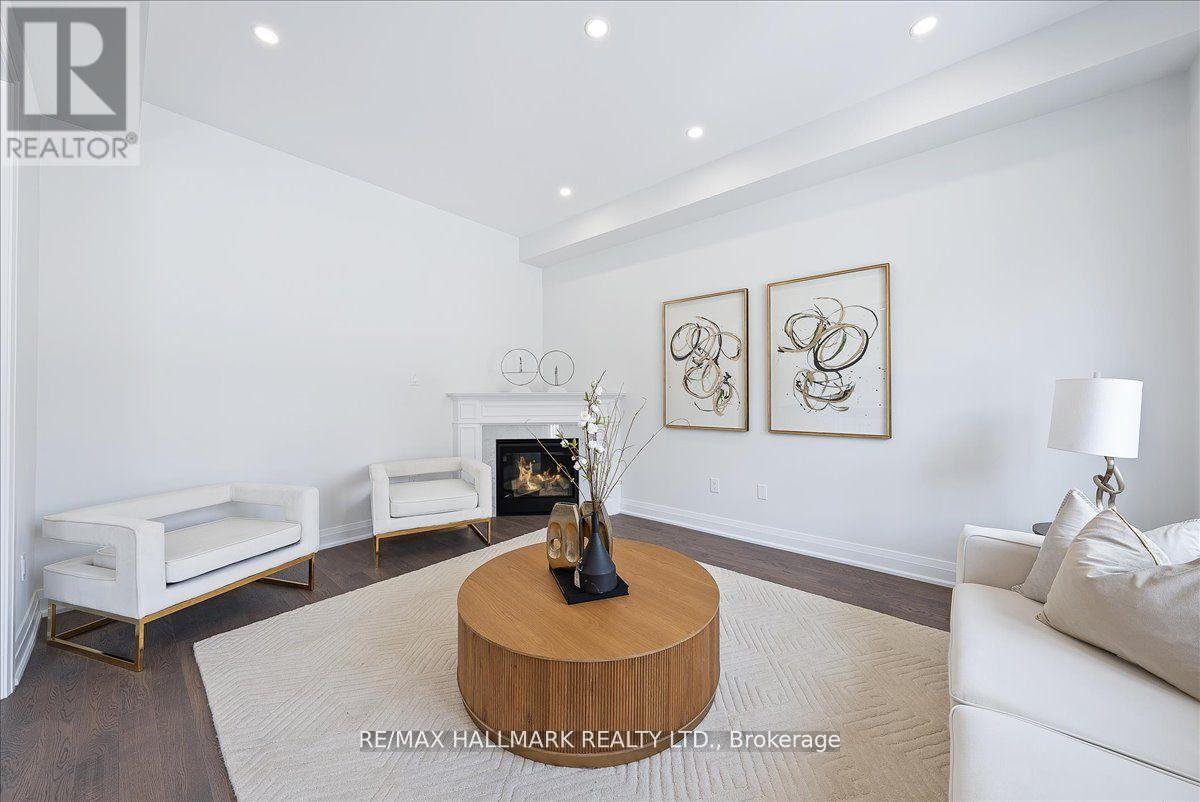 15 Aida Place N, Richmond Hill (Oak Ridges), Ontario  L4E 2Y5 - Photo 10 - N12433643