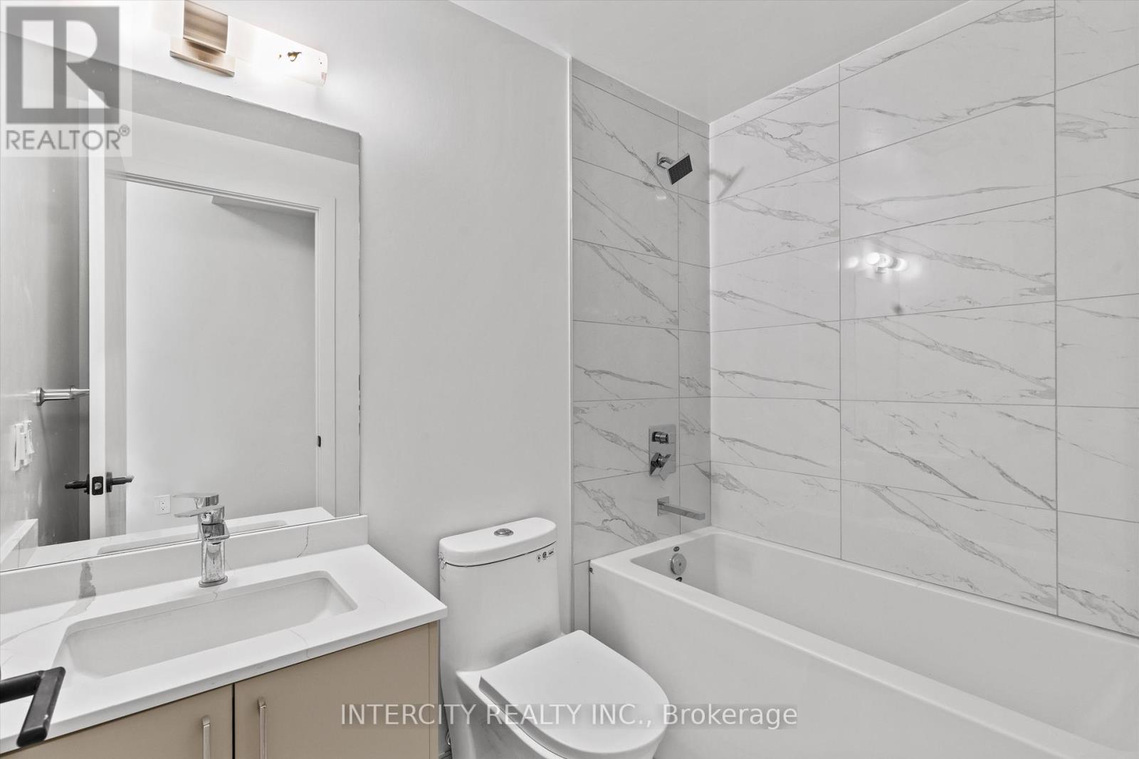 424 - 2075 King Road, King, Ontario  L7B 0R6 - Photo 11 - N12433656