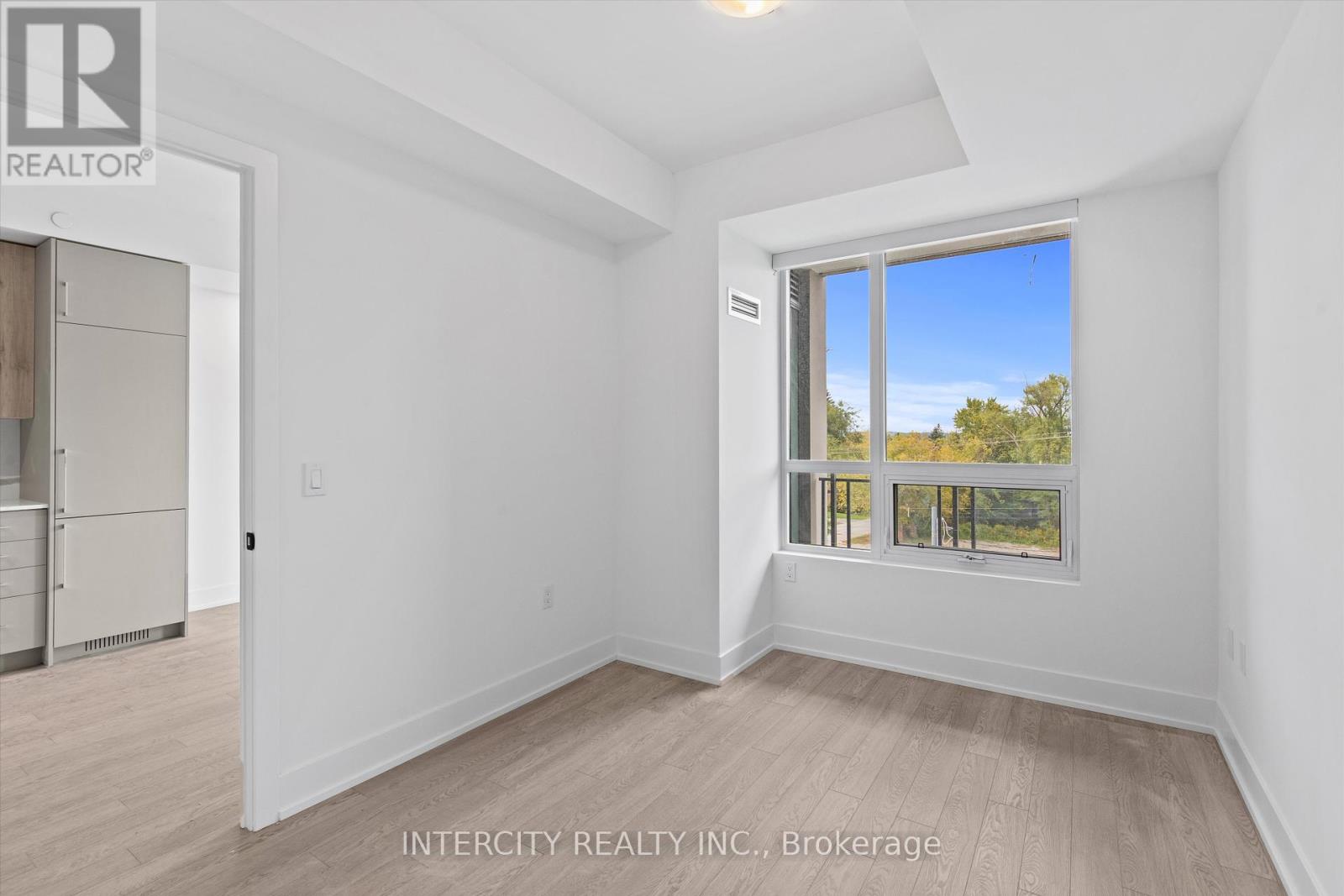 424 - 2075 King Road, King, Ontario  L7B 0R6 - Photo 18 - N12433656
