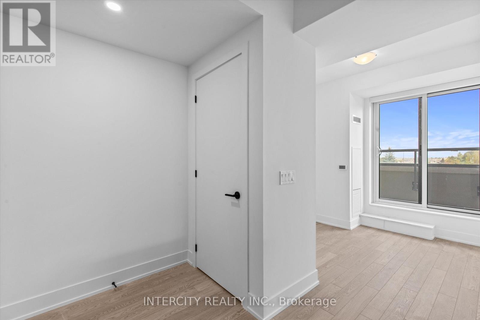 349 - 2075 King Road, King, Ontario  L7B 0R6 - Photo 16 - N12433657