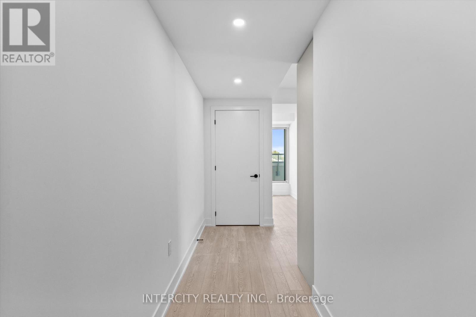 349 - 2075 King Road, King, Ontario  L7B 0R6 - Photo 4 - N12433657