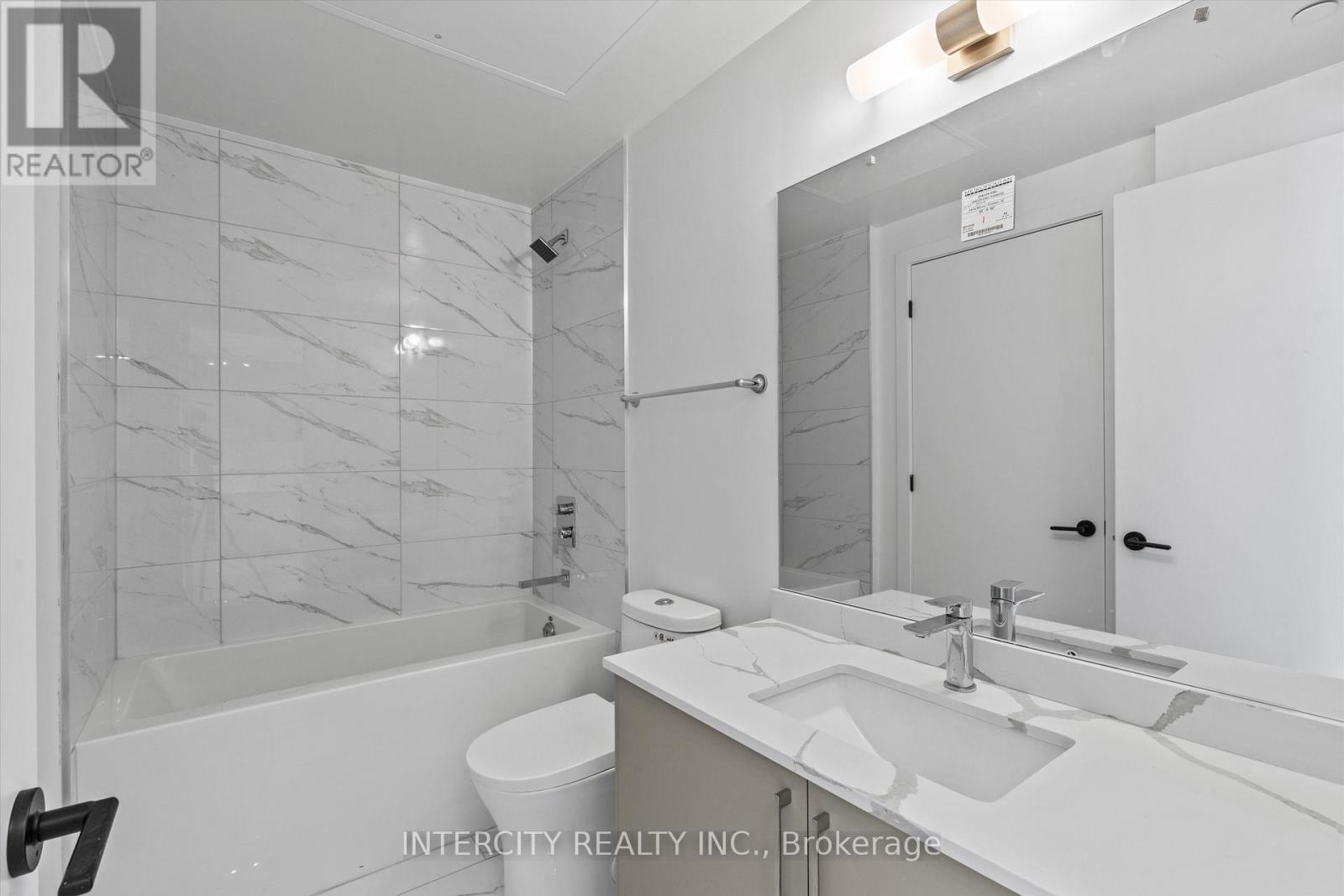 417 - 2075 King Road, King, Ontario  L7B 0R6 - Photo 11 - N12433658