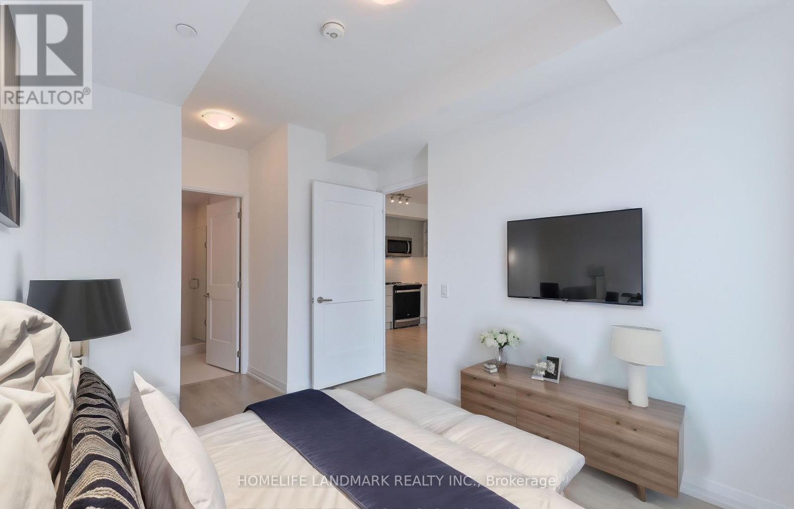 2420 - 50 Dunfield Avenue, Toronto, Ontario  M4S 2A4 - Photo 13 - C12433689