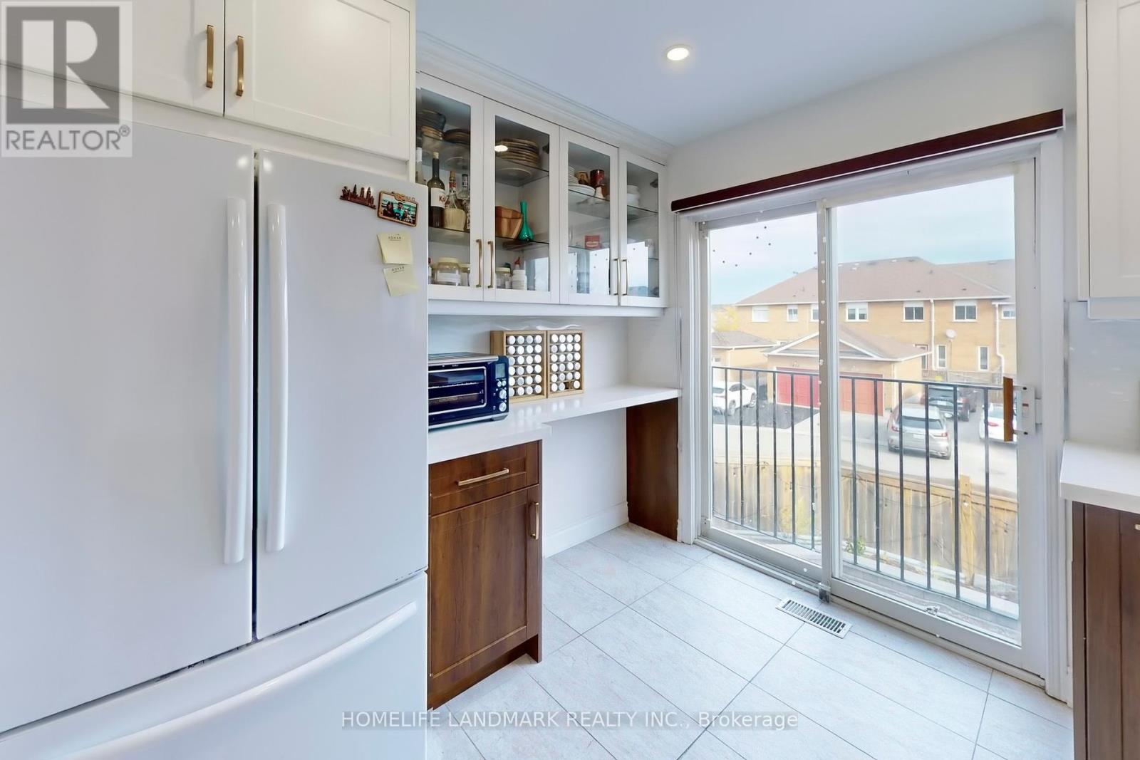 2423 Ravinebrook Crescent, Oakville, Ontario  L6H 6Y2 - Photo 13 - W12433637