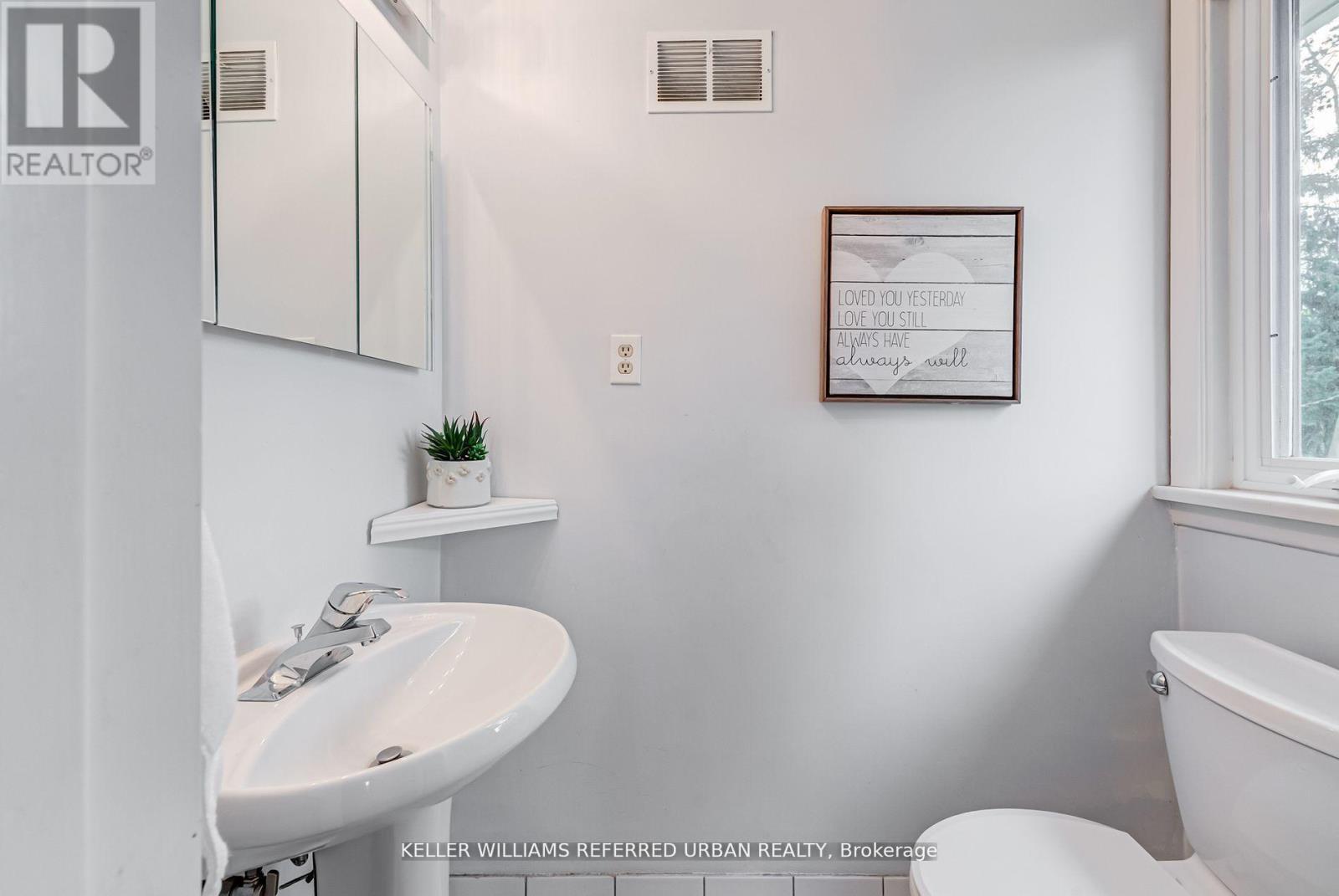 26 Foxmeadow Road, Toronto, Ontario  M9R 1E5 - Photo 17 - W12433644