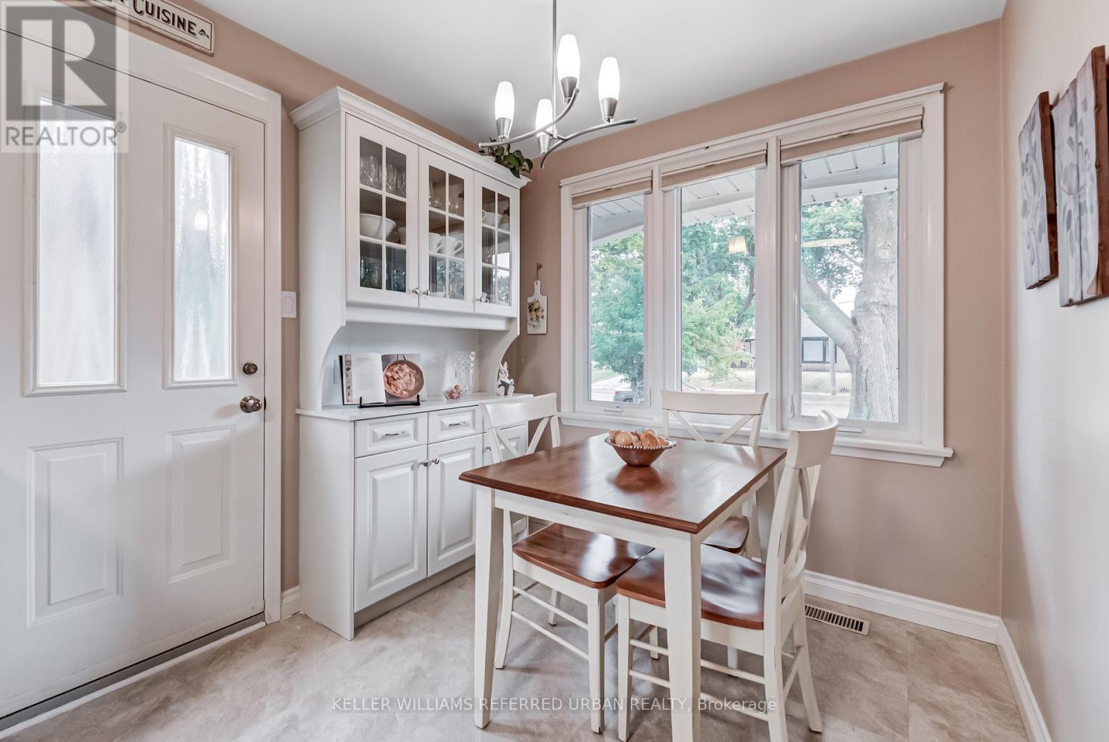 26 Foxmeadow Road, Toronto, Ontario  M9R 1E5 - Photo 5 - W12433644