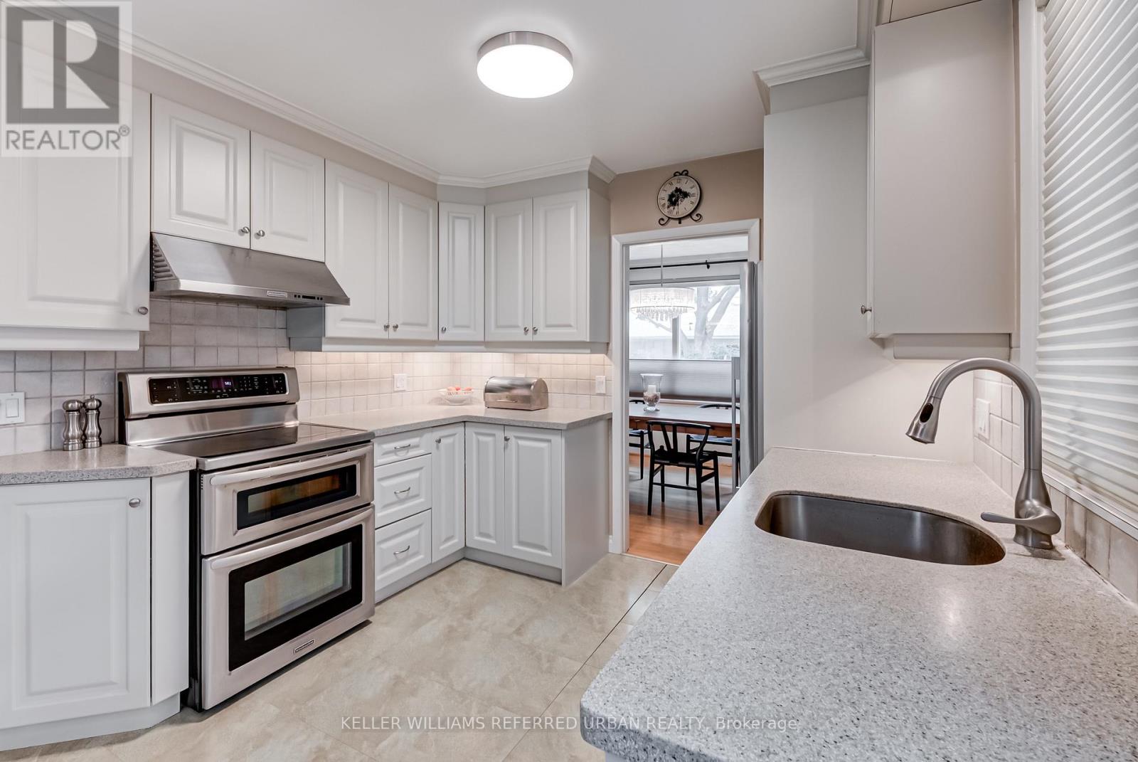 26 Foxmeadow Road, Toronto, Ontario  M9R 1E5 - Photo 7 - W12433644