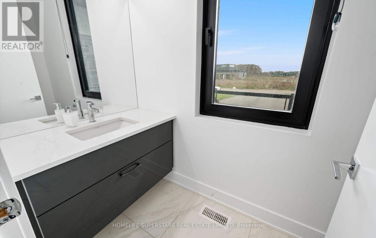 32 Sugarbush Court, Halton Hills, Ontario  L7G 4S7 - Photo 23 - W12433646