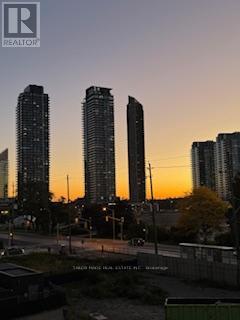 405 - 38 ANNIE CRAIG DRIVE, Toronto, Ontario